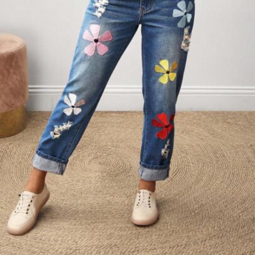 SHEIN Dark Blue Floral Embroidered Cropped Jeans